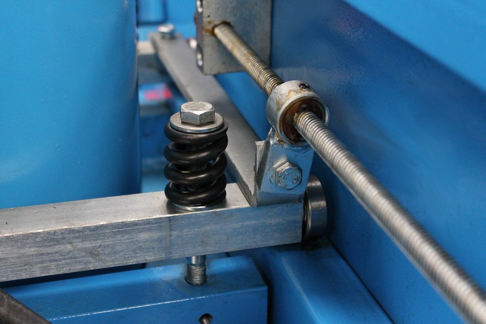 Werkplaatspers elektrisch met handlier 150 ton - Afbeelding 4